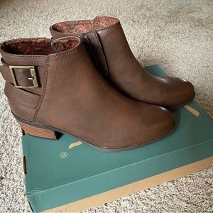 9.5 M Brown BOC ankle boots